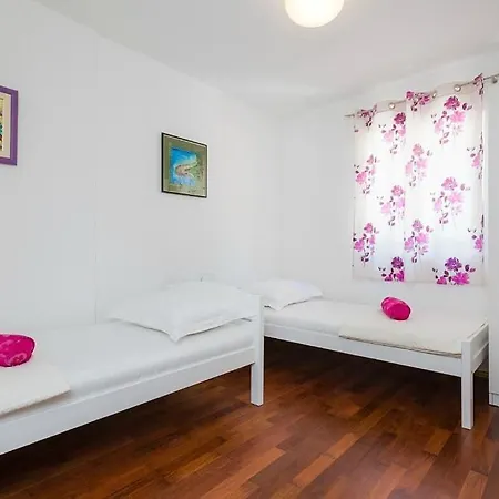 Apartment In With Sea View, Terrace, Air Conditioning, Wi-fi