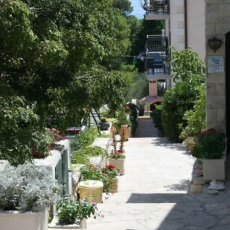 Apartment In With Sea View, Terrace, Air Conditioning, Wi-fi *