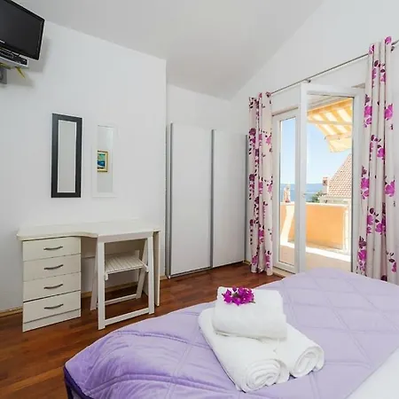 Apartment In With Sea View, Terrace, Air Conditioning, Wi-fi Bol